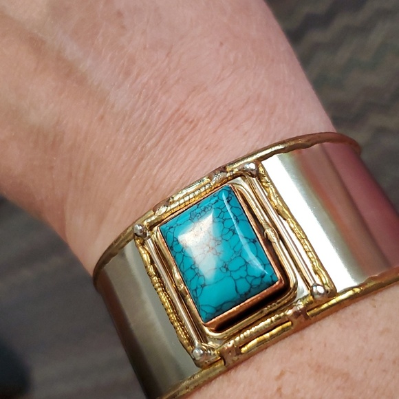 Gold and silver colored Bangle with Torquioise  Stone. - Picture 2 of 2